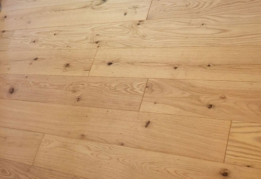 Estate plank domestic red oak solid wood plank 19mm striking per square metre.