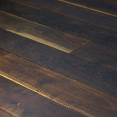 Massiv træplanke røget europæisk eg 20x180mm pr. kvadratmeter.